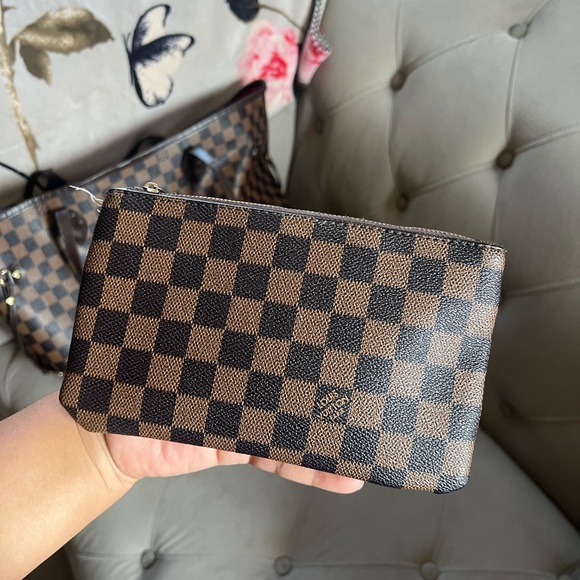 Louis Vuitton Purse with Wristlet❤️🔥 - Picture 6 of 8